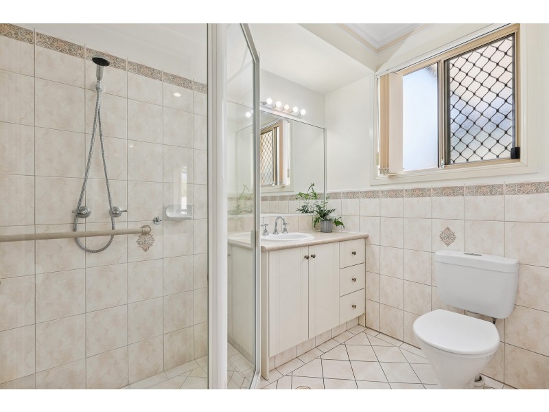 2/12 Washington Court, Varsity Lakes QLD 4227