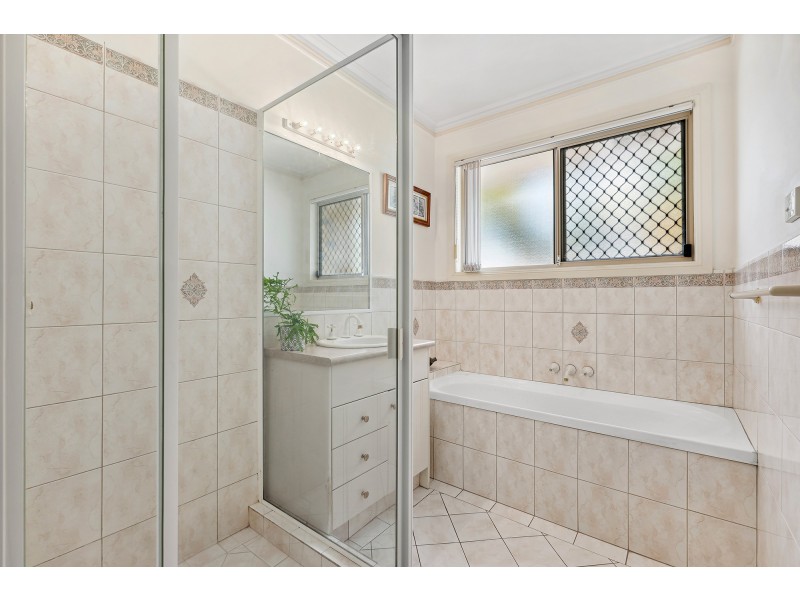 2/12 Washington Court, Varsity Lakes QLD 4227