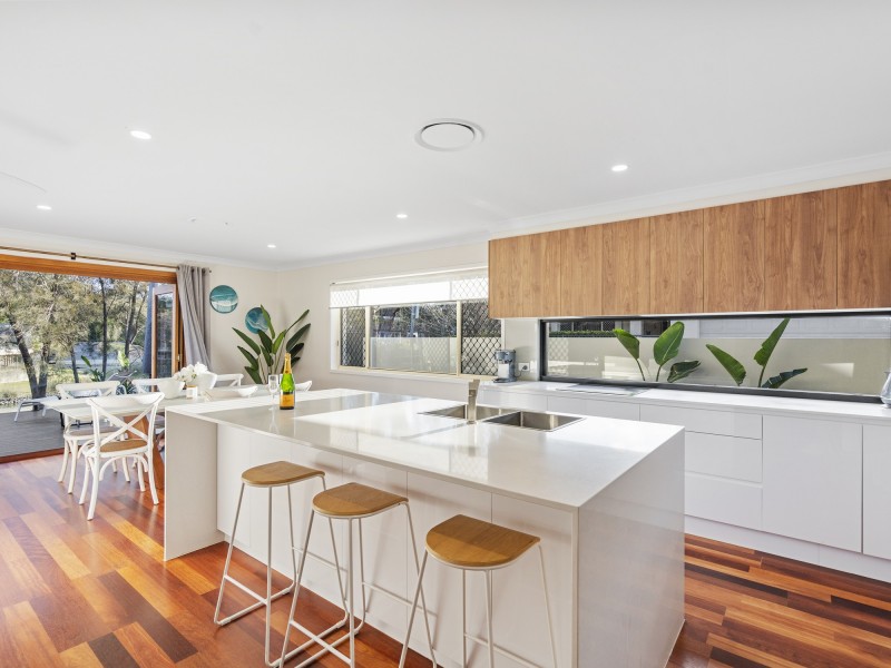 26 Lakes Circuit, Burleigh Waters QLD 4220