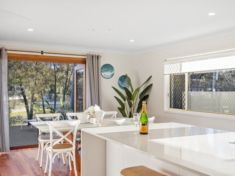 26 Lakes Circuit, Burleigh Waters QLD 4220
