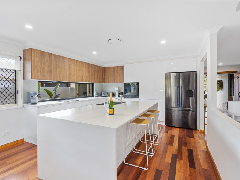 26 Lakes Circuit, Burleigh Waters QLD 4220