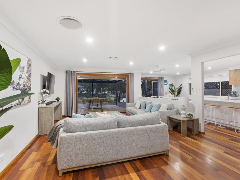 26 Lakes Circuit, Burleigh Waters QLD 4220