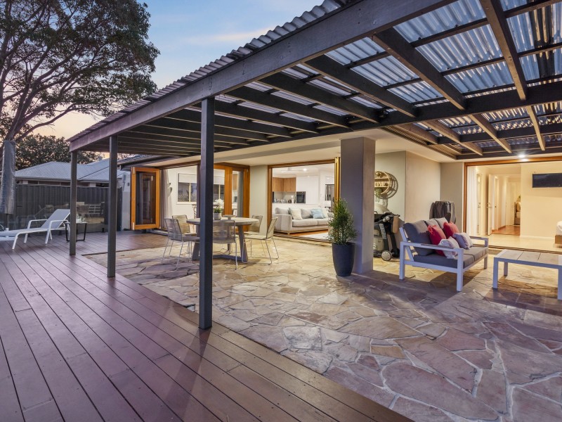 26 Lakes Circuit, Burleigh Waters QLD 4220