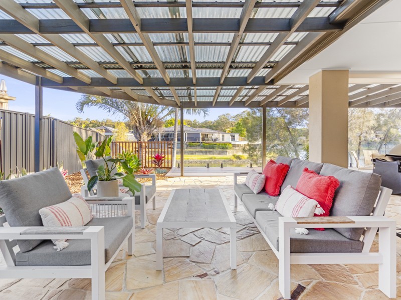 26 Lakes Circuit, Burleigh Waters QLD 4220