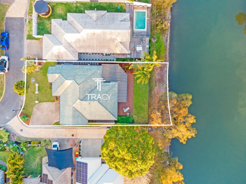 26 Lakes Circuit, Burleigh Waters QLD 4220
