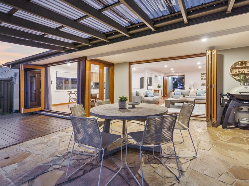 26 Lakes Circuit, Burleigh Waters QLD 4220