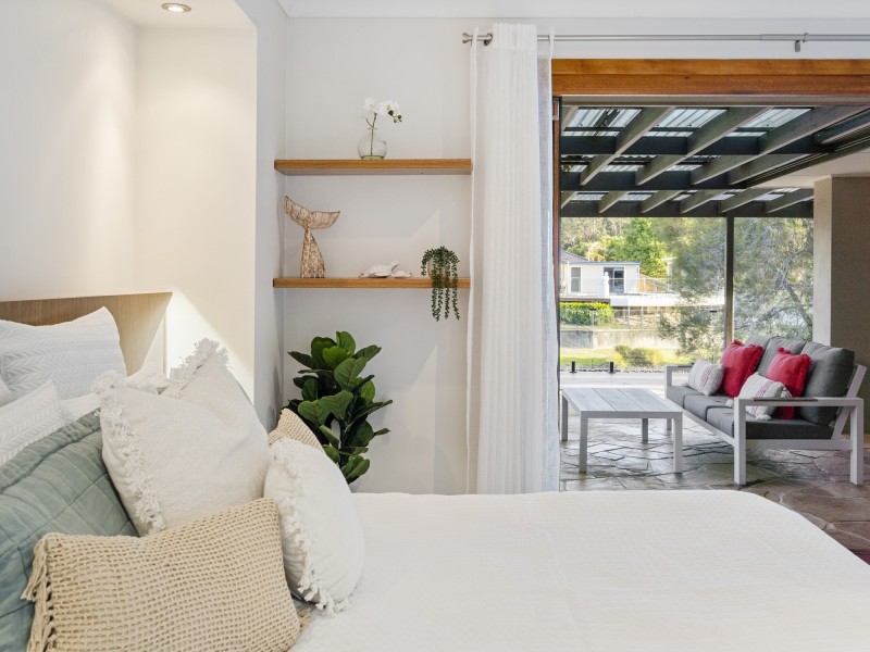 26 Lakes Circuit, Burleigh Waters QLD 4220