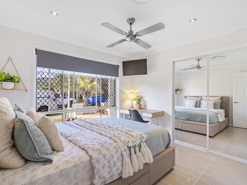 26 Lakes Circuit, Burleigh Waters QLD 4220