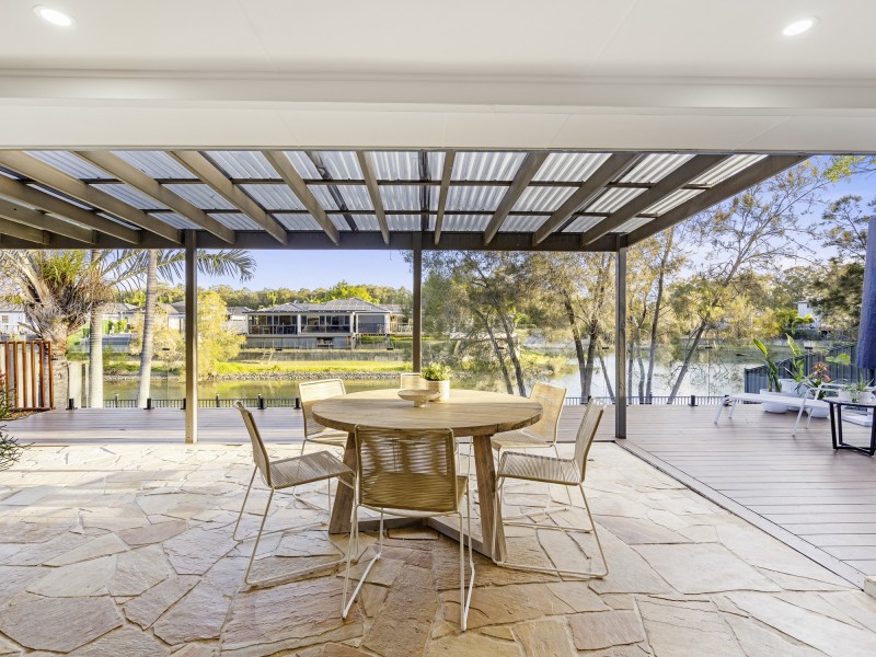 26 Lakes Circuit, Burleigh Waters QLD 4220