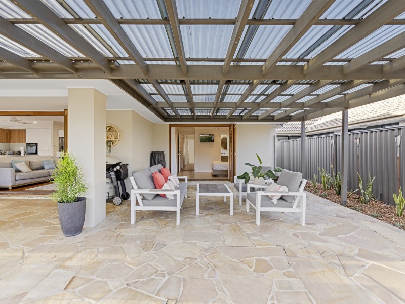 26 Lakes Circuit, Burleigh Waters QLD 4220