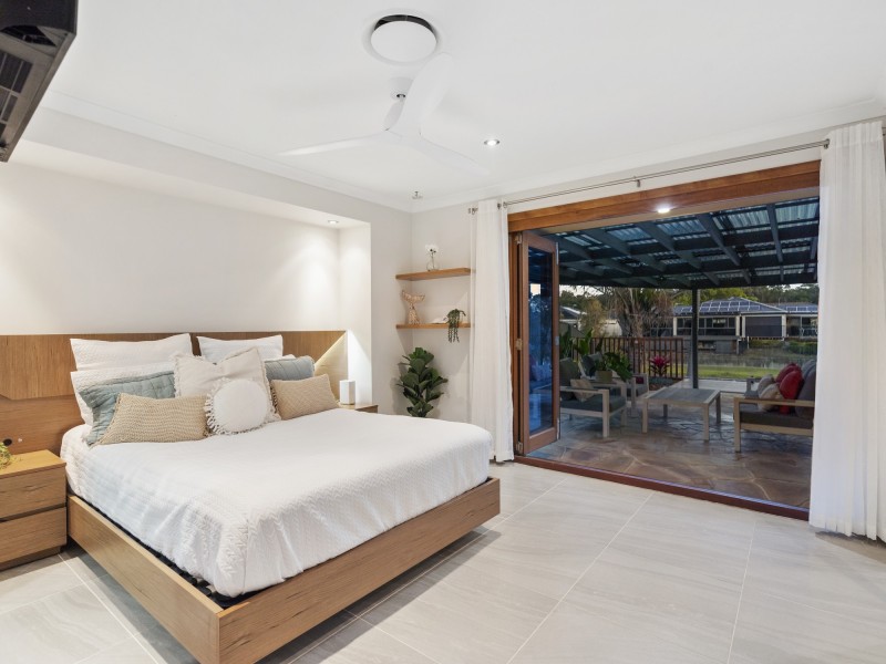 26 Lakes Circuit, Burleigh Waters QLD 4220