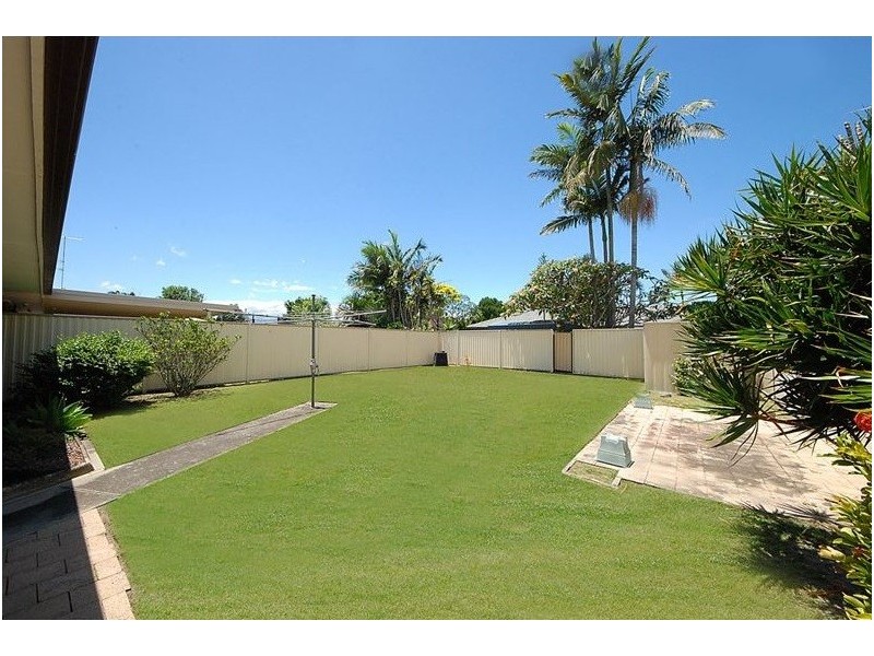 2/5 Russell Court, Miami QLD 4220