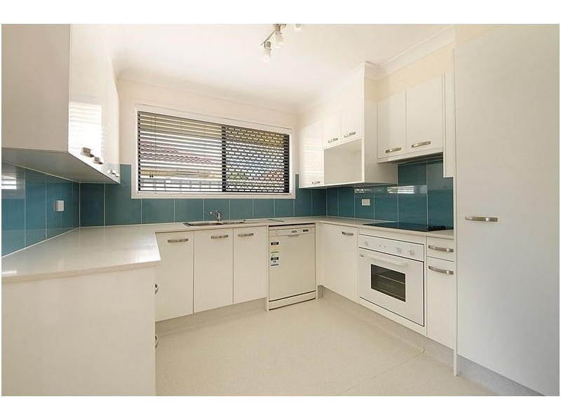 2/5 Russell Court, Miami QLD 4220