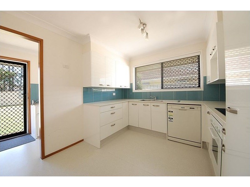 2/5 Russell Court, Miami QLD 4220