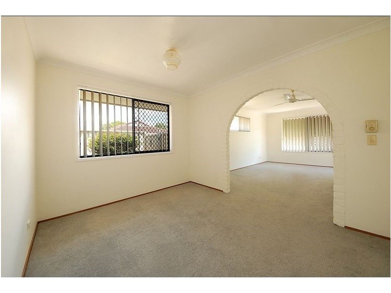 2/5 Russell Court, Miami QLD 4220