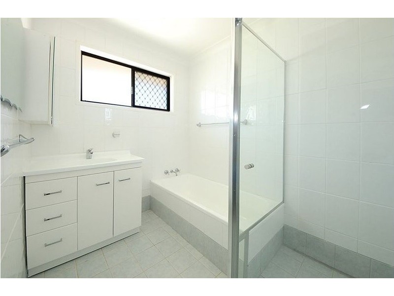 2/5 Russell Court, Miami QLD 4220