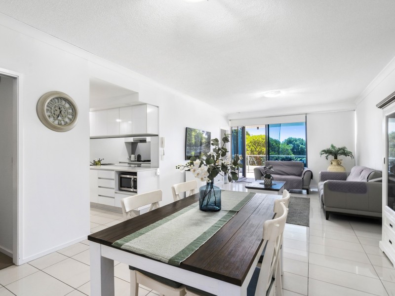 402/11 Compass Drive, Biggera Waters QLD 4216