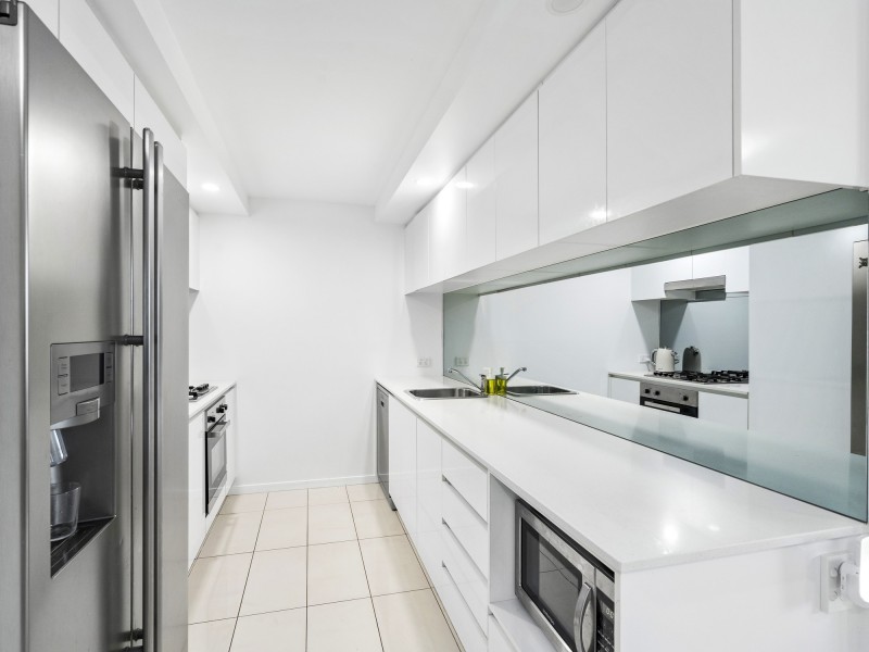 402/11 Compass Drive, Biggera Waters QLD 4216