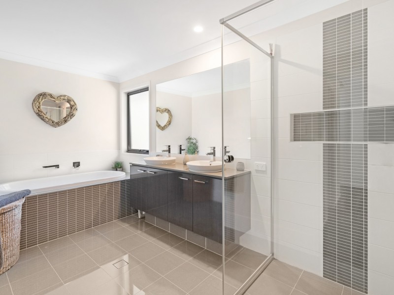 5 Quambone Street, Worongary QLD 4213