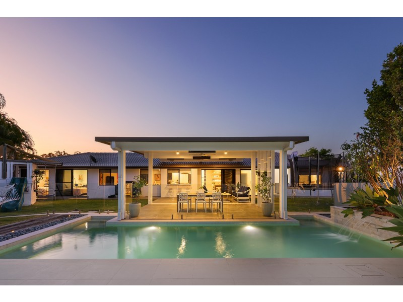 8 Vaucluse Place, Robina QLD 4226