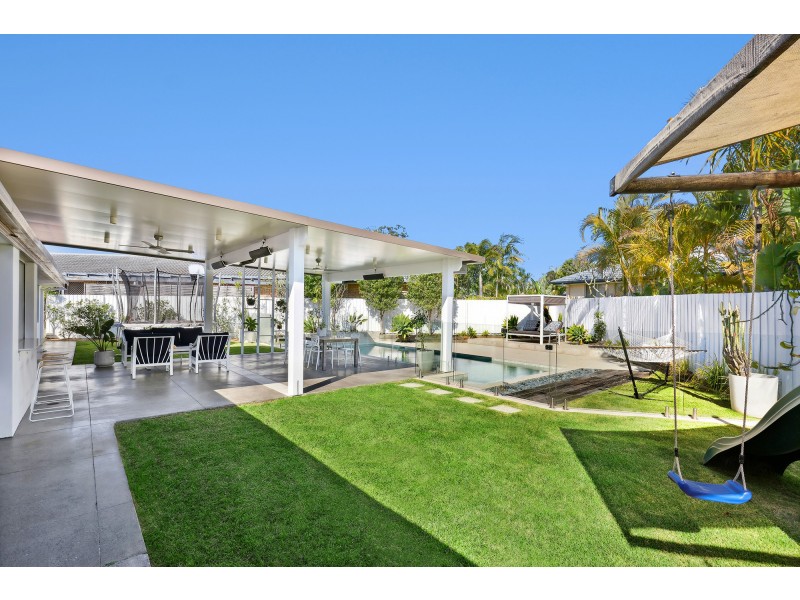 8 Vaucluse Place, Robina QLD 4226