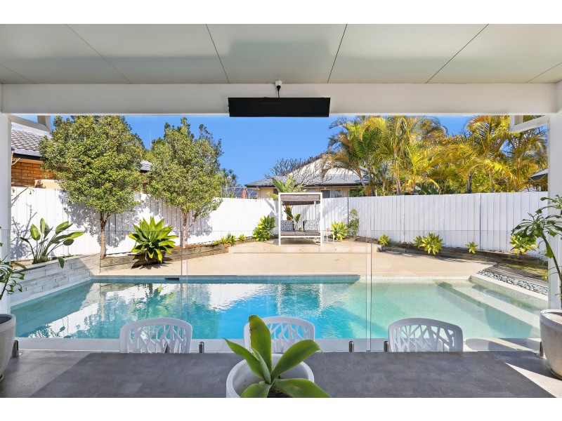 8 Vaucluse Place, Robina QLD 4226