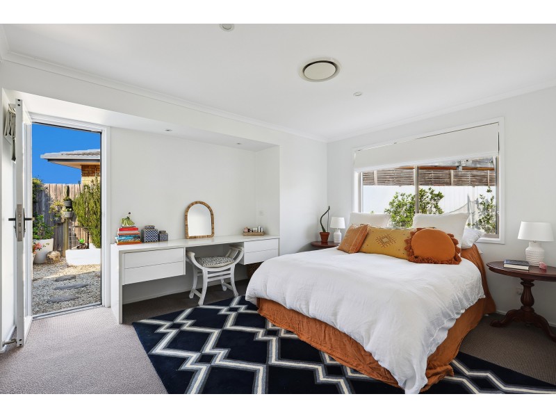 8 Vaucluse Place, Robina QLD 4226