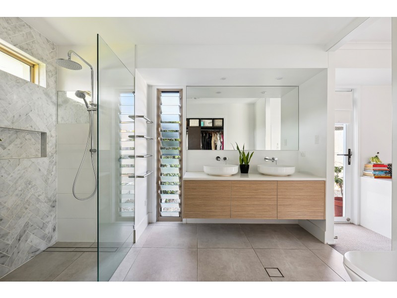 8 Vaucluse Place, Robina QLD 4226