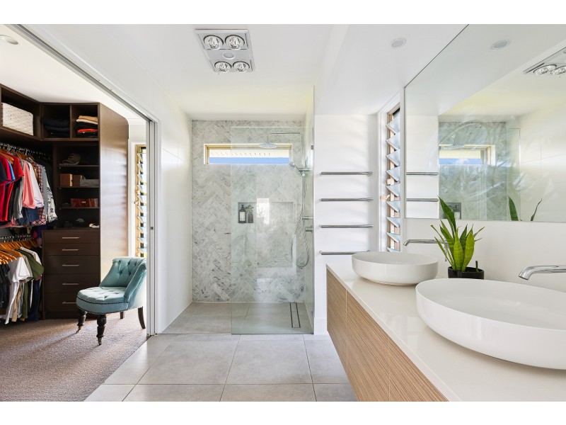 8 Vaucluse Place, Robina QLD 4226