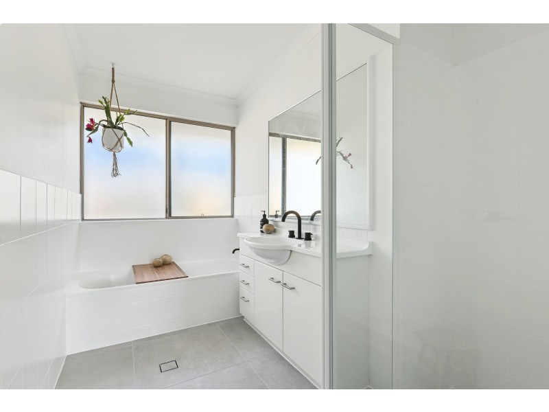 8 Vaucluse Place, Robina QLD 4226