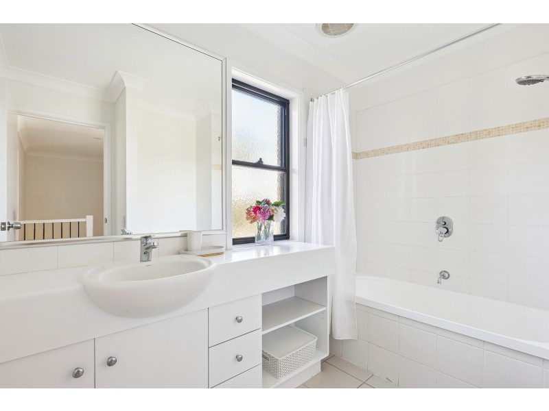 86/302 Christine Avenue, Varsity Lakes QLD 4227