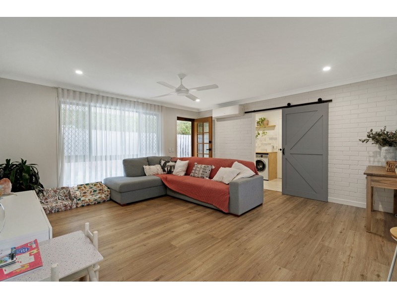 2/8 Peacock Place, Burleigh Waters QLD 4220