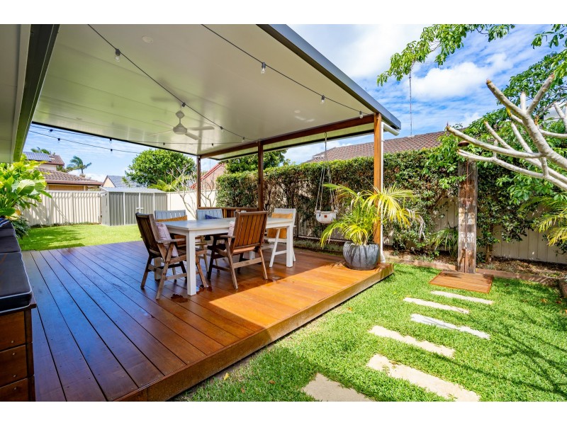 2/8 Peacock Place, Burleigh Waters QLD 4220