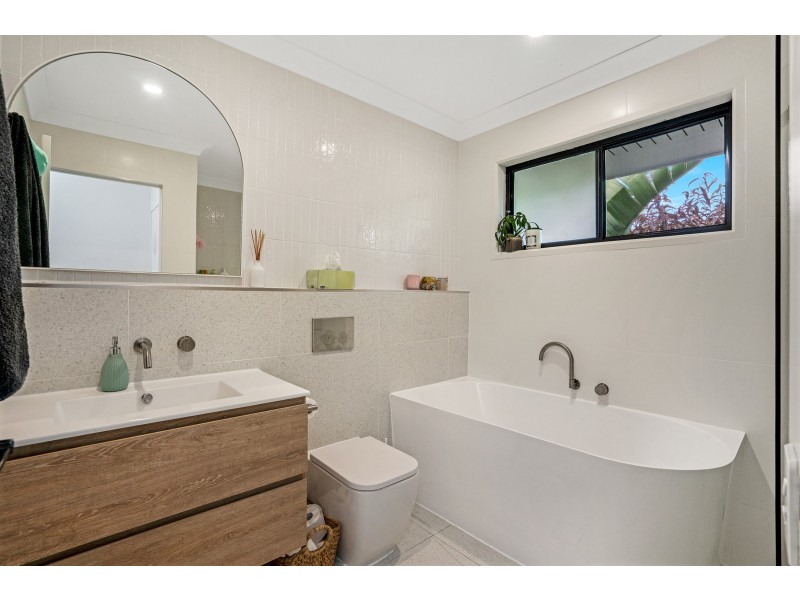 2/8 Peacock Place, Burleigh Waters QLD 4220