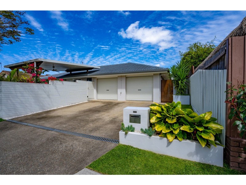 2/8 Peacock Place, Burleigh Waters QLD 4220