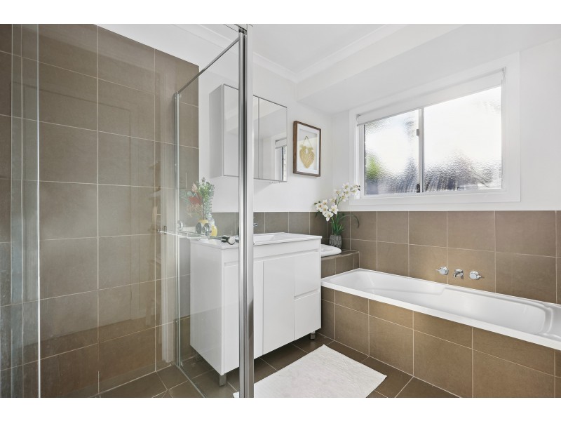 31 Yodelay Street, Varsity Lakes QLD 4227