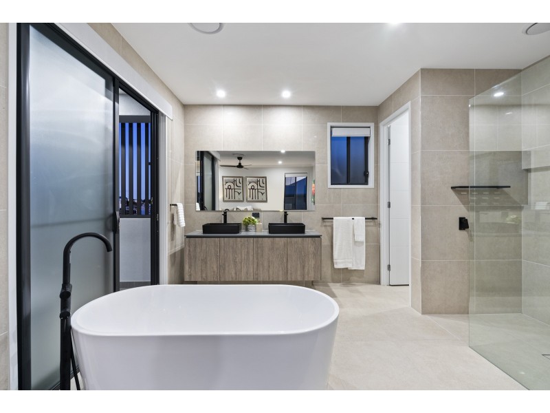 28 Northwater Drive, Hope Island QLD 4212