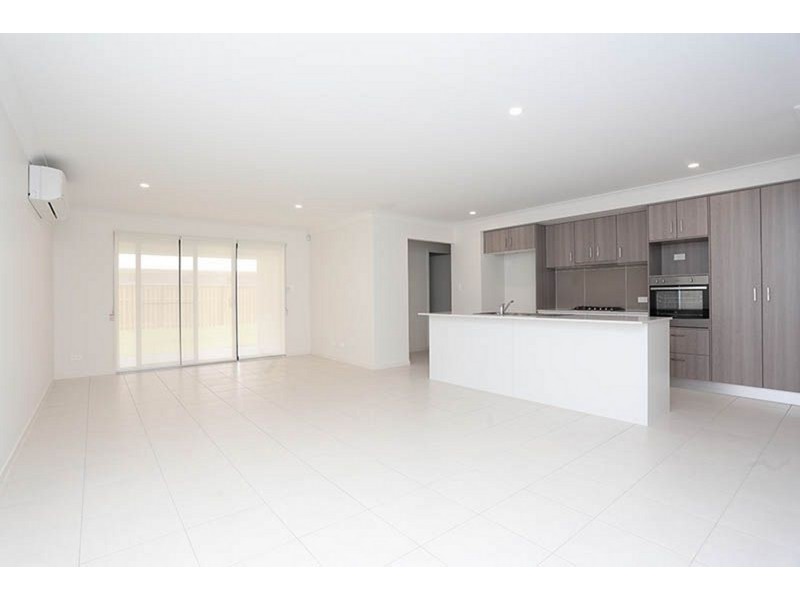 38 Valley Mist Place, Maudsland QLD 4210