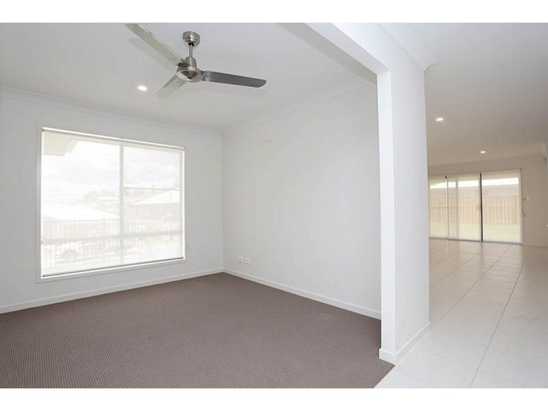 38 Valley Mist Place, Maudsland QLD 4210