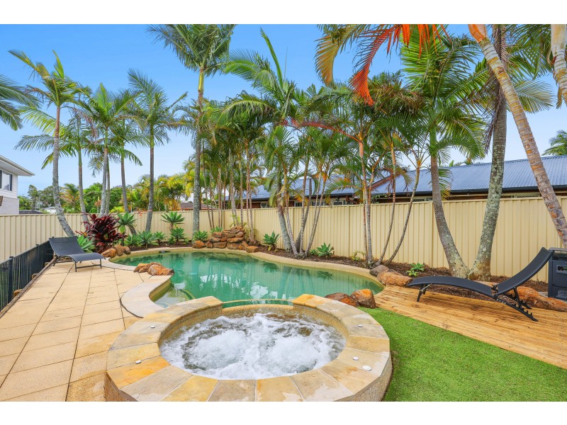 20 Bushtree Court, Burleigh Waters QLD 4220
