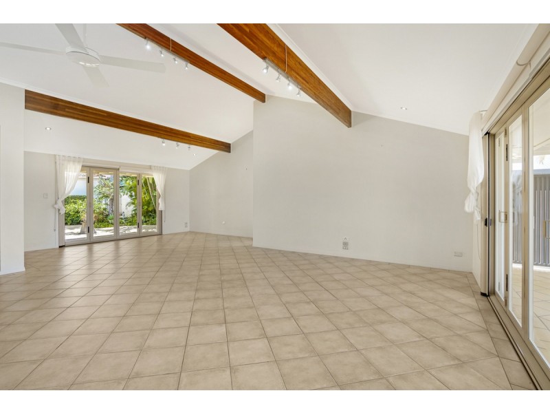 31 Namatjira Court, Broadbeach Waters QLD 4218