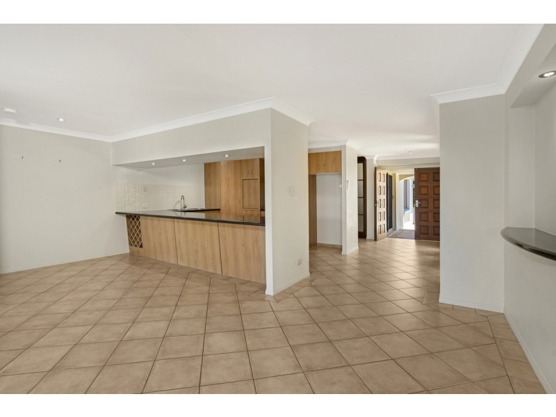 31 Namatjira Court, Broadbeach Waters QLD 4218