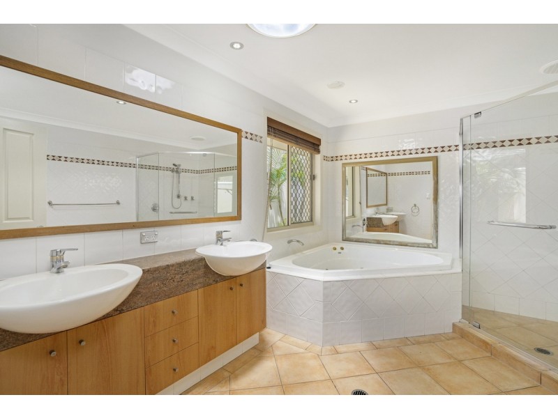 31 Namatjira Court, Broadbeach Waters QLD 4218