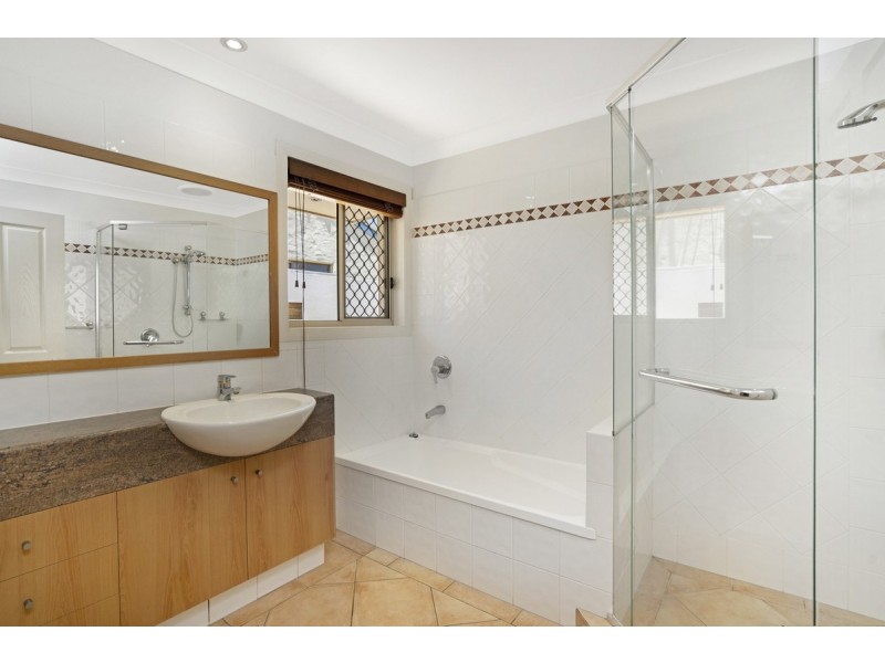 31 Namatjira Court, Broadbeach Waters QLD 4218