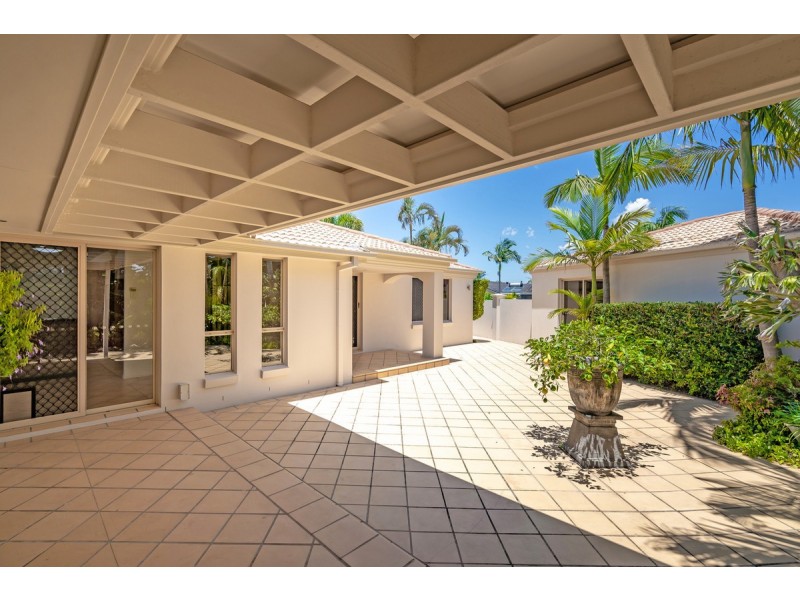 31 Namatjira Court, Broadbeach Waters QLD 4218