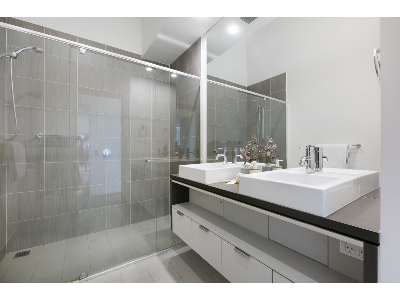 225/60 Riverwalk Avenue, Robina QLD 4226