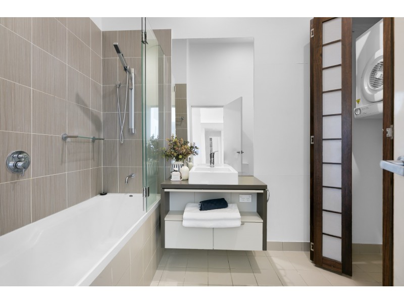 225/60 Riverwalk Avenue, Robina QLD 4226