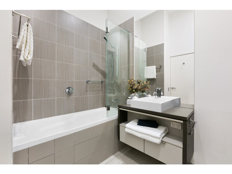 225/60 Riverwalk Avenue, Robina QLD 4226