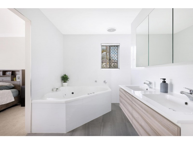 10 Ilminster Crescent, Mudgeeraba QLD 4213