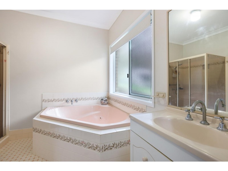 24 Strawberry Road, Mudgeeraba QLD 4213